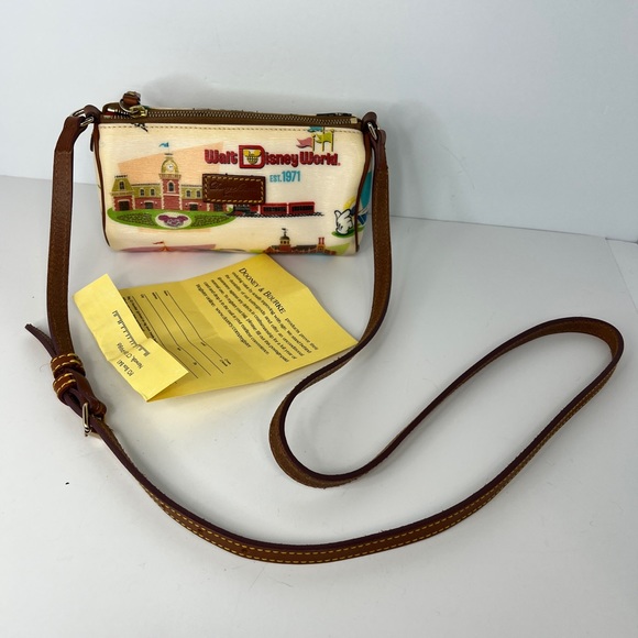 Disney Dooney & Bourke Retro Mini Barrel Crossbody Purse Bag WDW Magic Kingdom - Picture 13 of 14